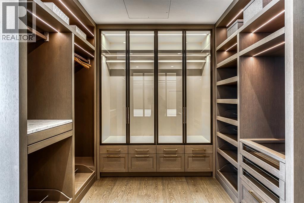 Single Family House High rise for Sale in    Avenue SW Eau Claire Calgary 