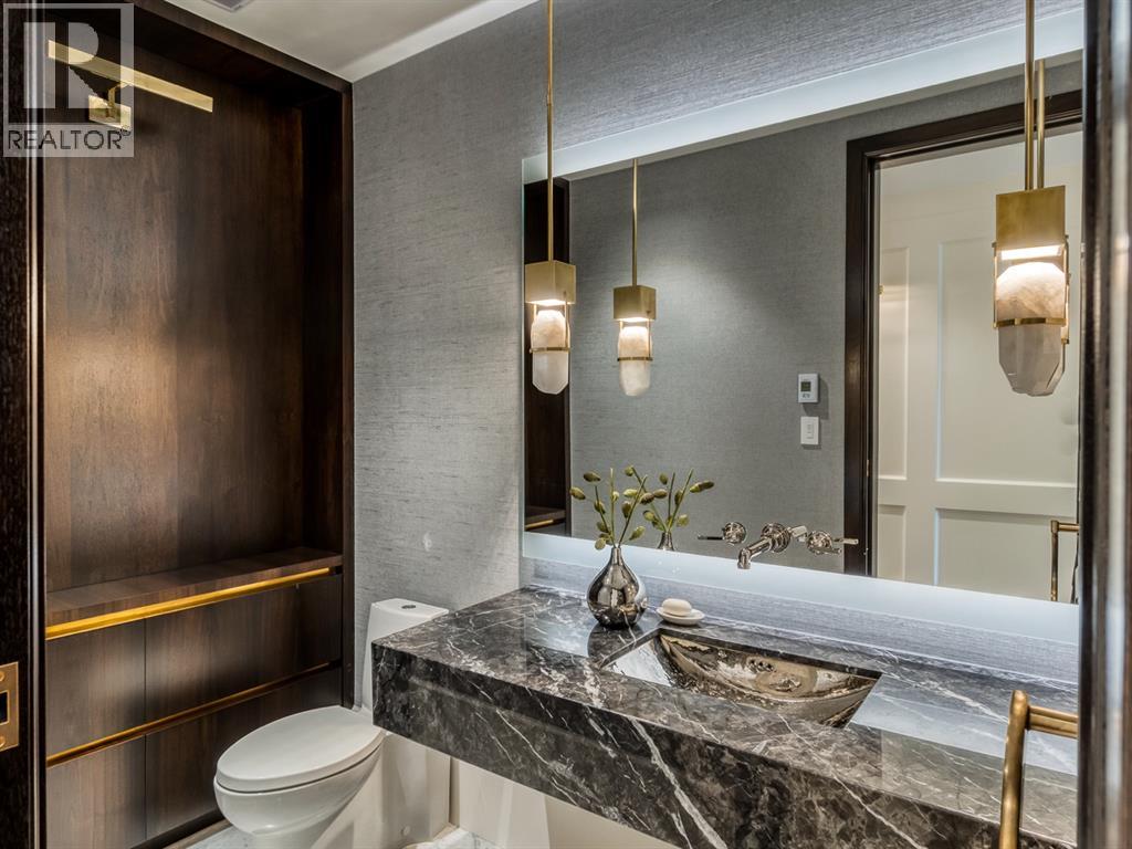 Single Family House High rise for Sale in    Avenue SW Eau Claire Calgary 