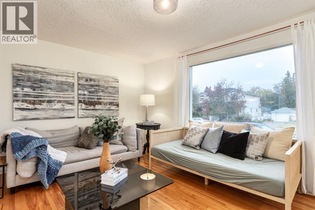 Single Family House for Sale in   Avenue NW Mount Pleasant Calgary 