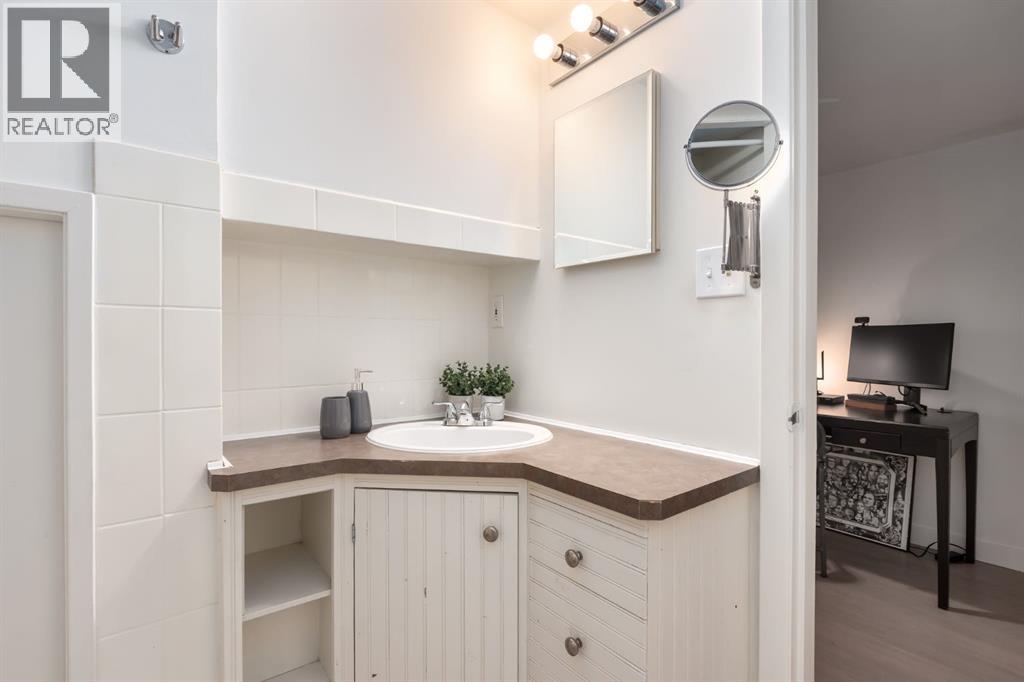 Single Family House for Sale in   Avenue NW Mount Pleasant Calgary 