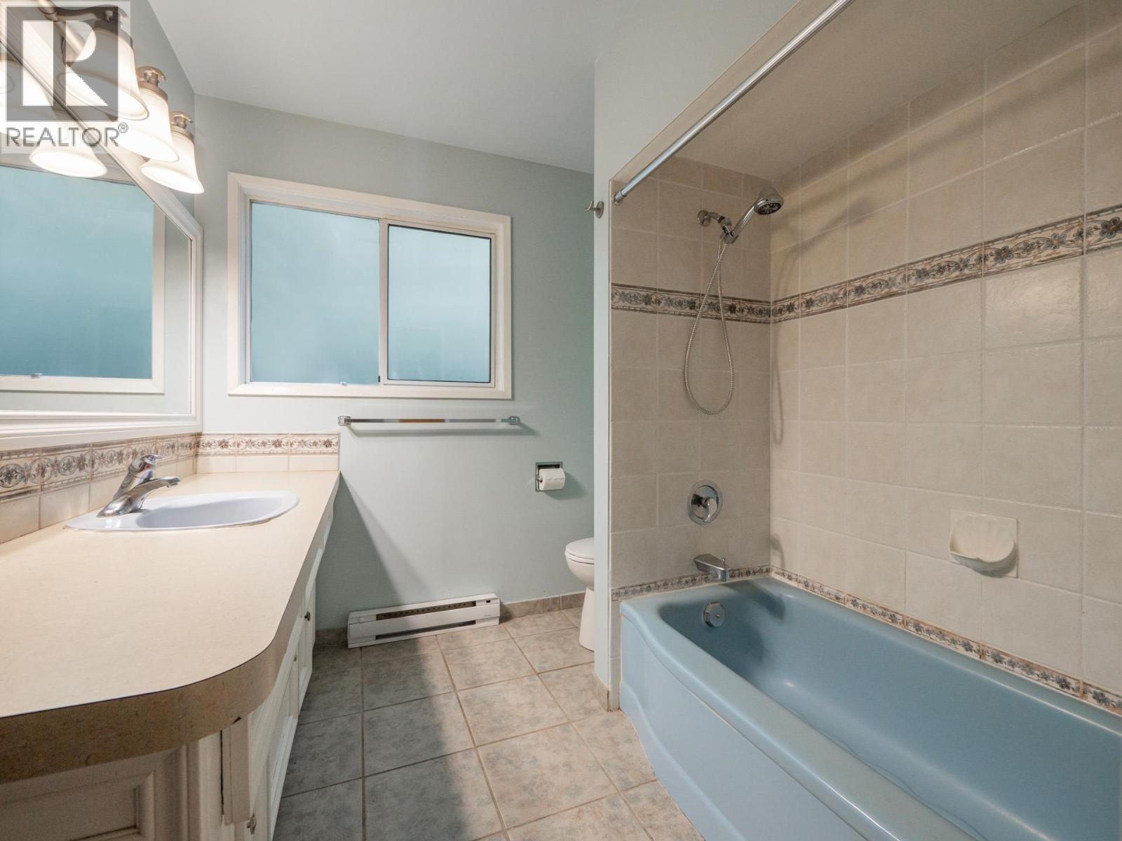 642 GOWER POINT ROAD, Gibsons