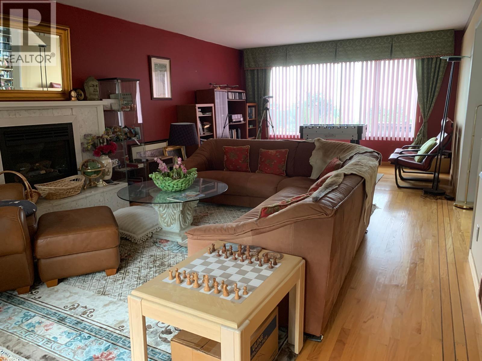 4582 WOODGREEN COURT, West Vancouver