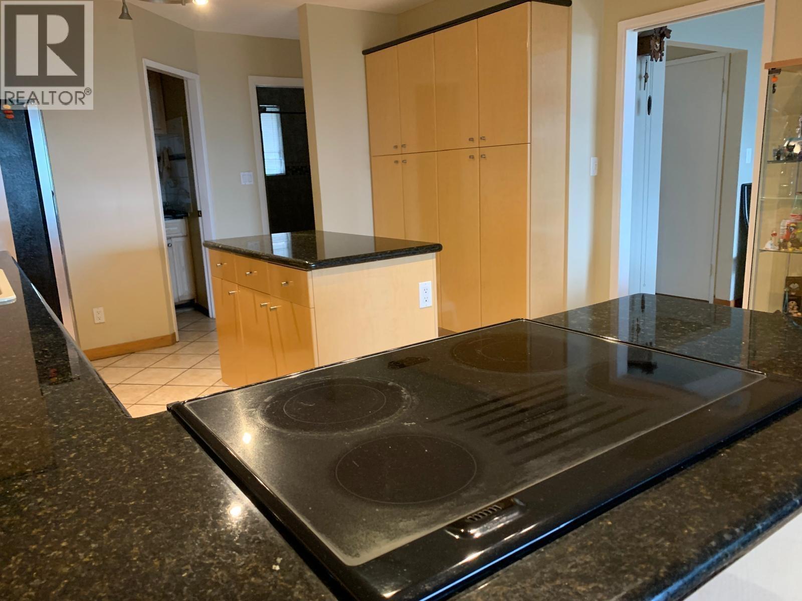 4582 WOODGREEN COURT, West Vancouver