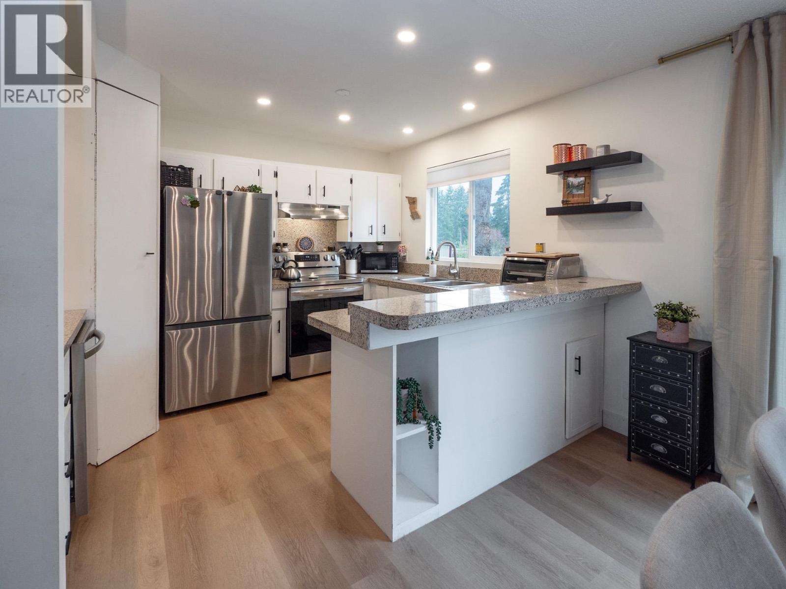 617 GOWER POINT ROAD, Gibsons