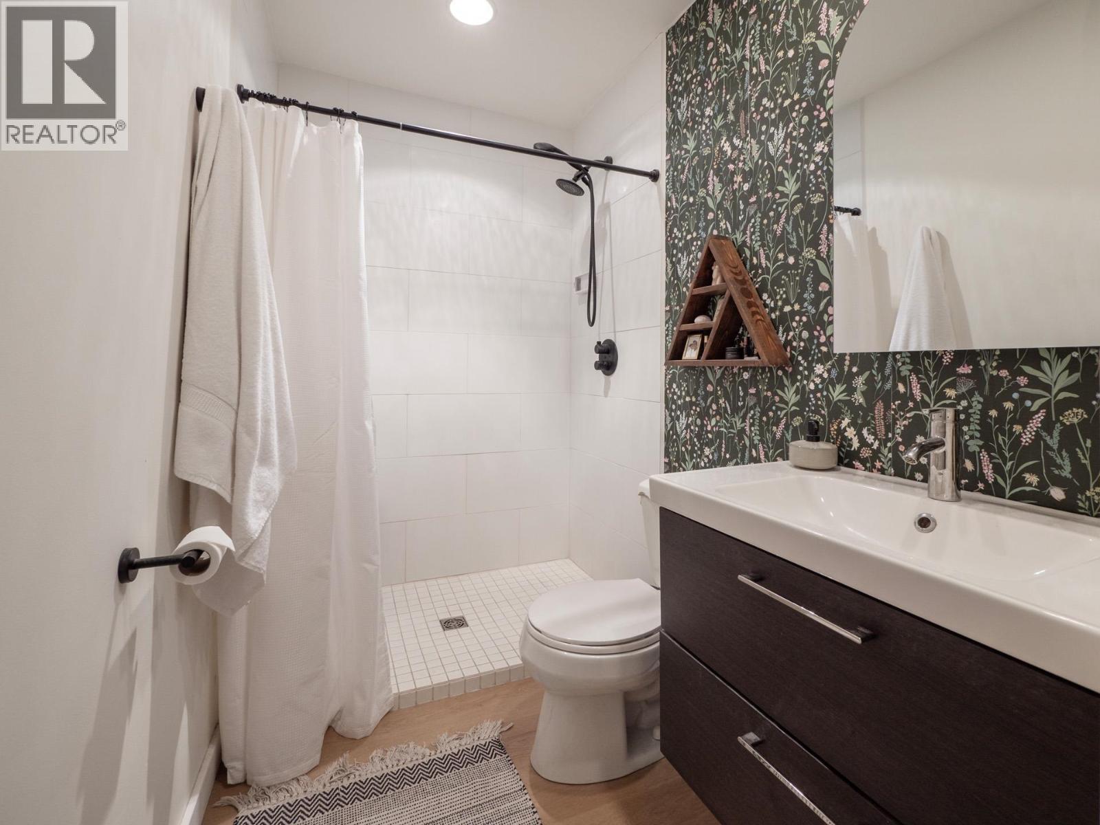 617 GOWER POINT ROAD, Gibsons