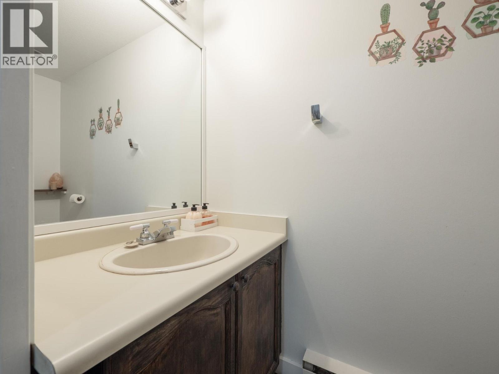 1 765 SCHOOL ROAD, Gibsons