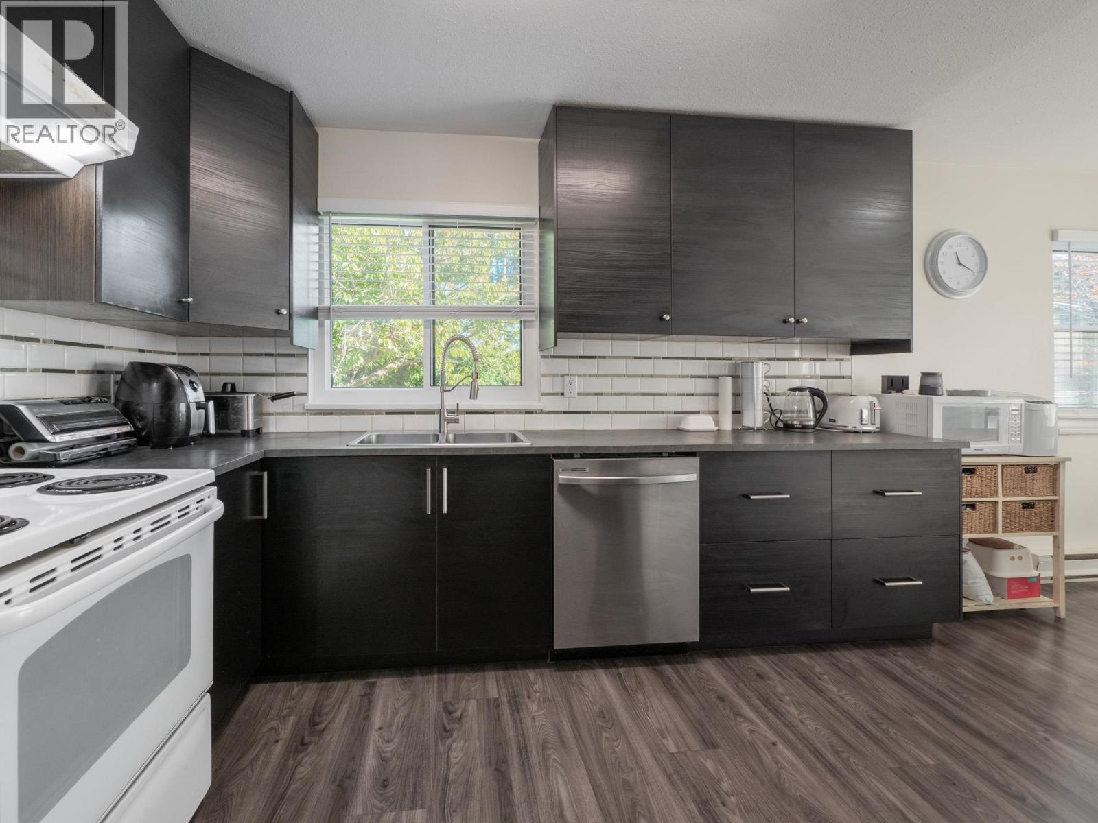 1 765 SCHOOL ROAD, Gibsons