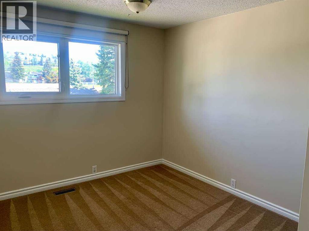 Single Family House 4 Level for Sale in  Dalmeny Hill NW Dalhousie Calgary 