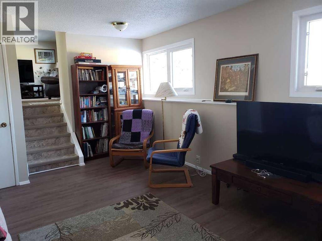 Single Family House 4 Level for Sale in  Dalmeny Hill NW Dalhousie Calgary 