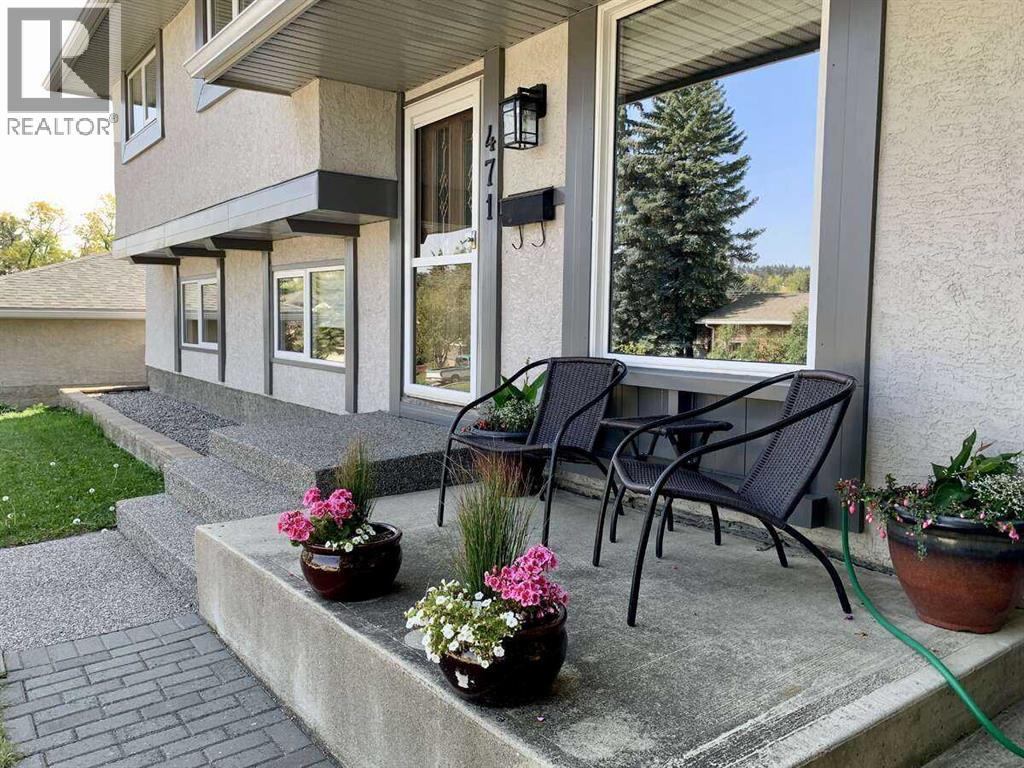 Single Family House 4 Level for Sale in  Dalmeny Hill NW Dalhousie Calgary 