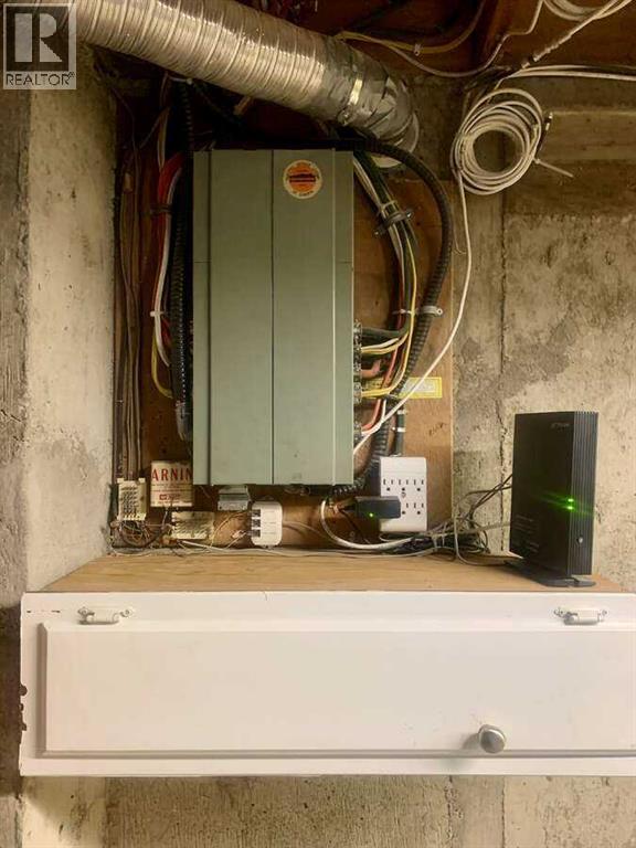 Single Family House 4 Level for Sale in  Dalmeny Hill NW Dalhousie Calgary 