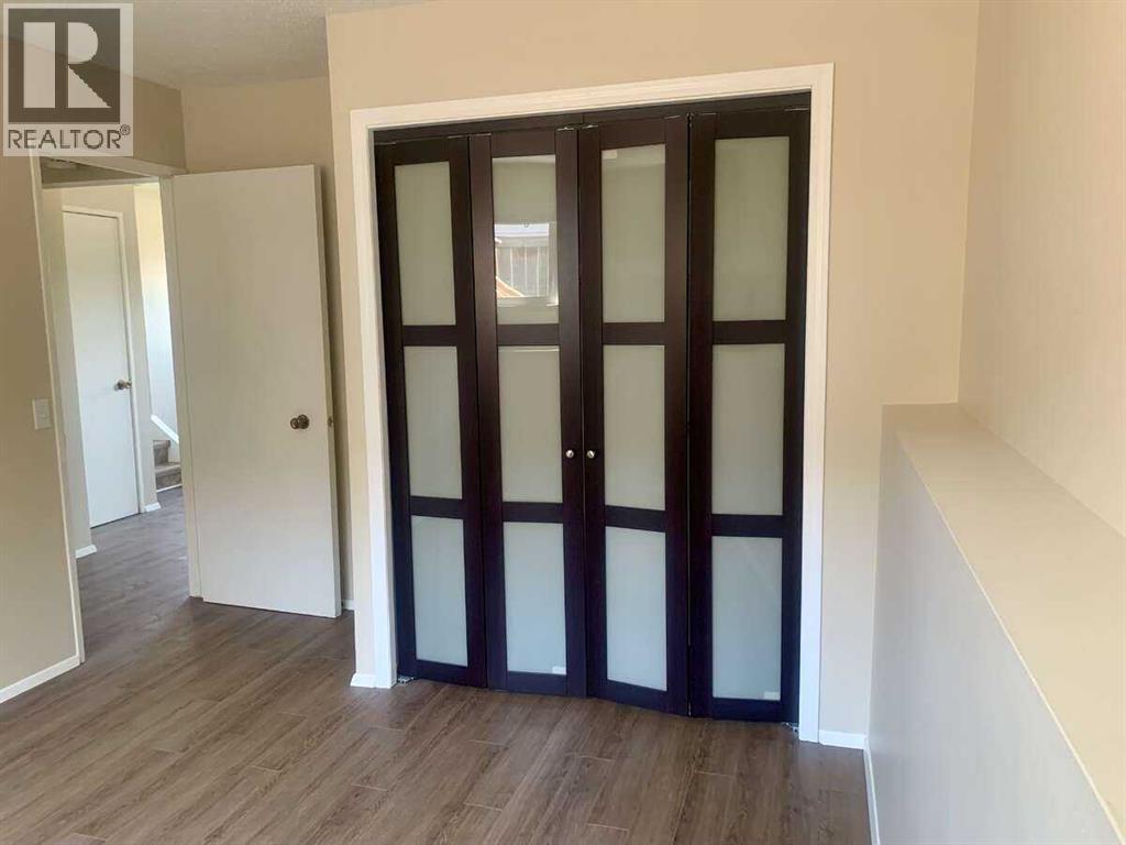 Single Family House 4 Level for Sale in  Dalmeny Hill NW Dalhousie Calgary 