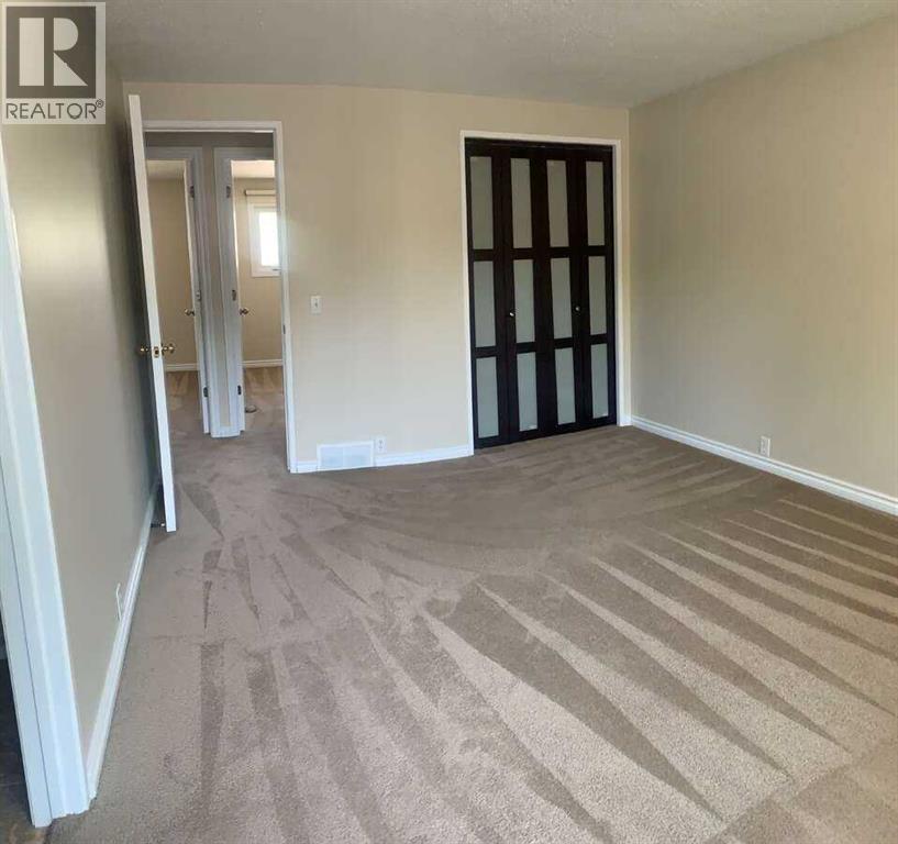 Single Family House 4 Level for Sale in  Dalmeny Hill NW Dalhousie Calgary 