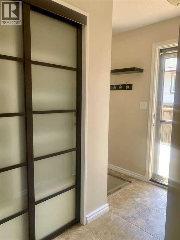 Single Family House 4 Level for Sale in  Dalmeny Hill NW Dalhousie Calgary 