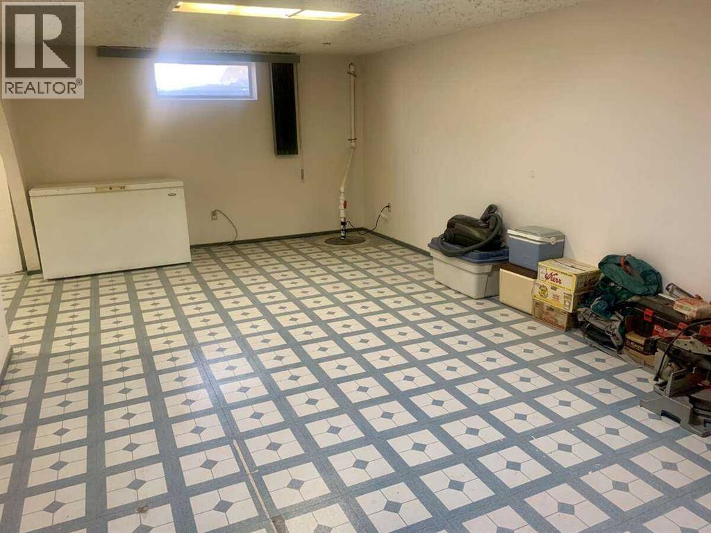 Single Family House 4 Level for Sale in  Dalmeny Hill NW Dalhousie Calgary 