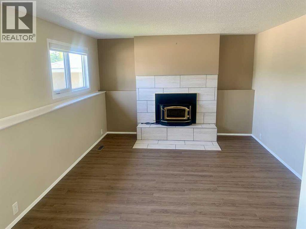 Single Family House 4 Level for Sale in  Dalmeny Hill NW Dalhousie Calgary 