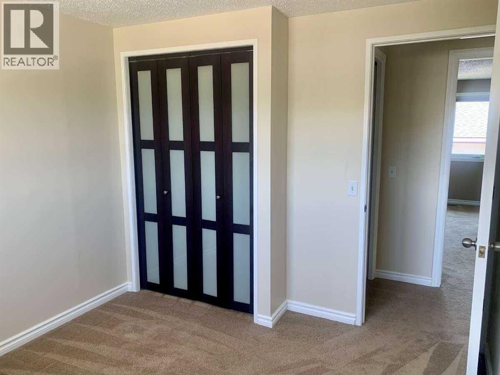 Single Family House 4 Level for Sale in  Dalmeny Hill NW Dalhousie Calgary 