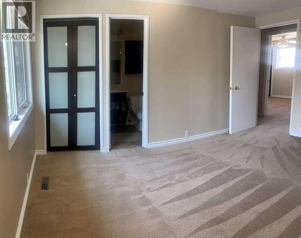 Single Family House 4 Level for Sale in  Dalmeny Hill NW Dalhousie Calgary 