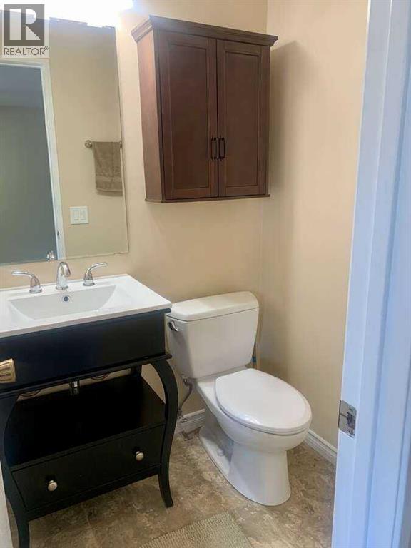 Single Family House 4 Level for Sale in  Dalmeny Hill NW Dalhousie Calgary 