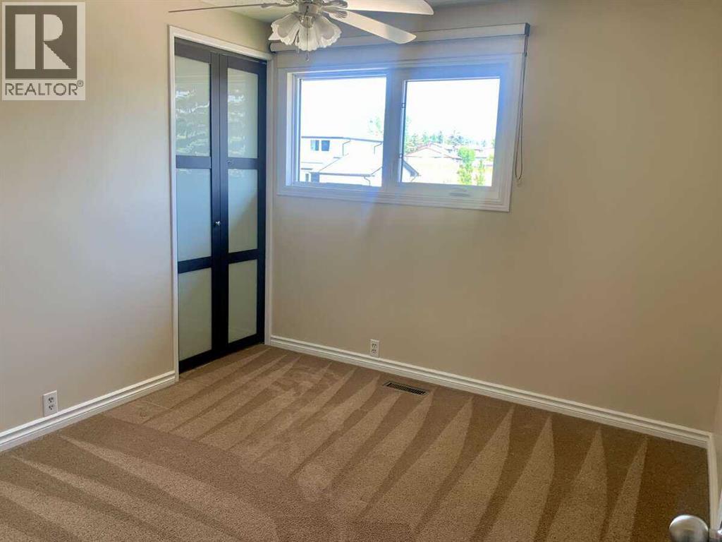 Single Family House 4 Level for Sale in  Dalmeny Hill NW Dalhousie Calgary 