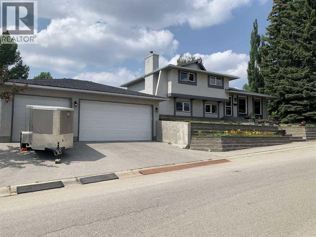 Single Family House 4 Level for Sale in  Dalmeny Hill NW Dalhousie Calgary 