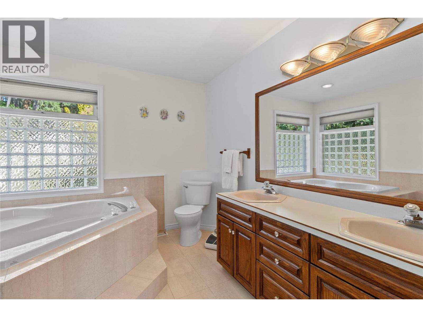 5231 11 Street NE, Salmon Arm