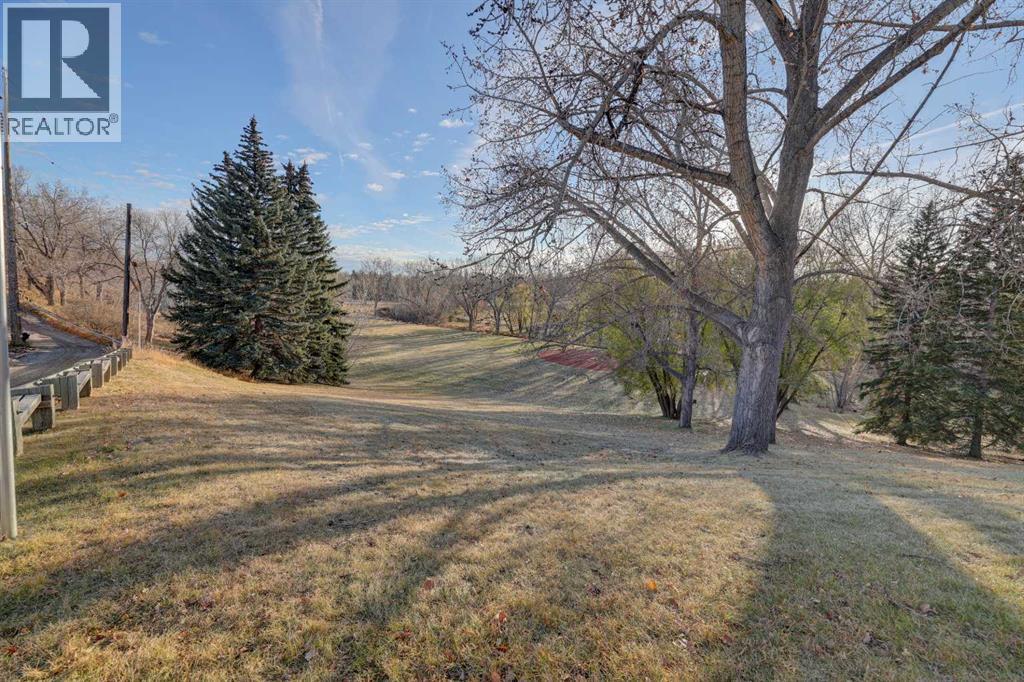 71 Rosery Drive NW, Calgary, Alberta