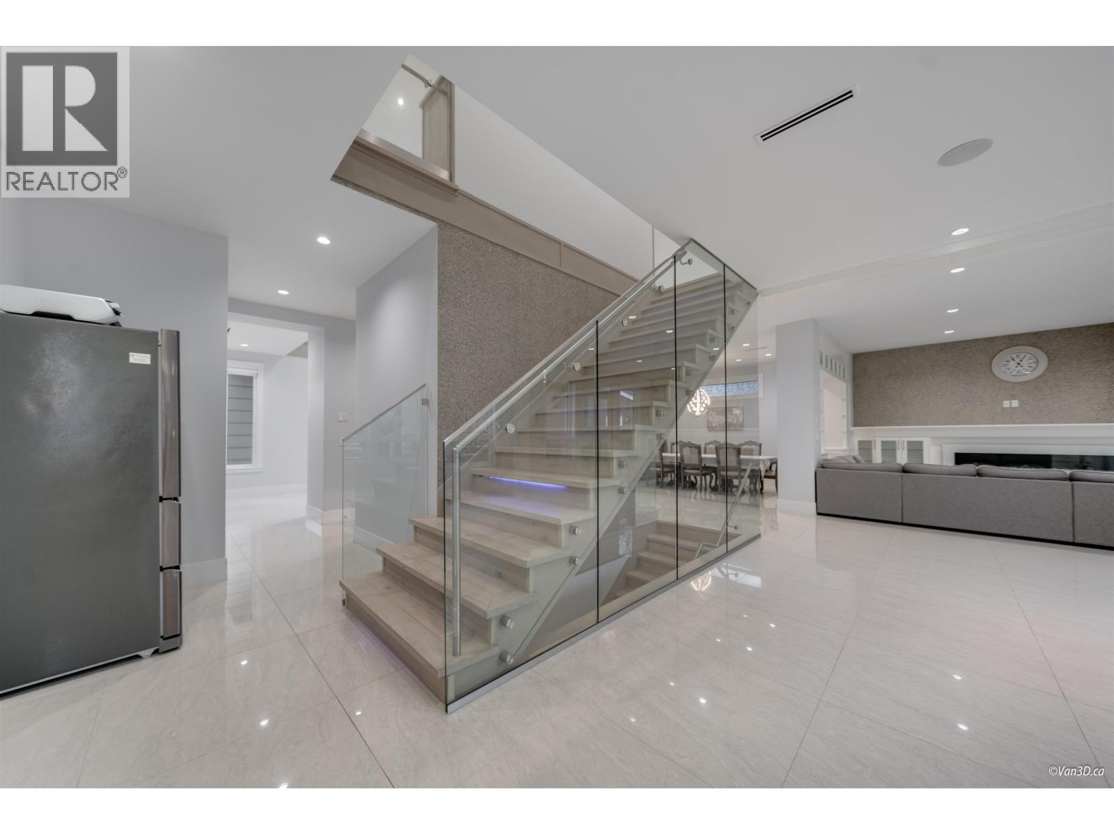 656 BLUE MOUNTAIN STREET, Coquitlam