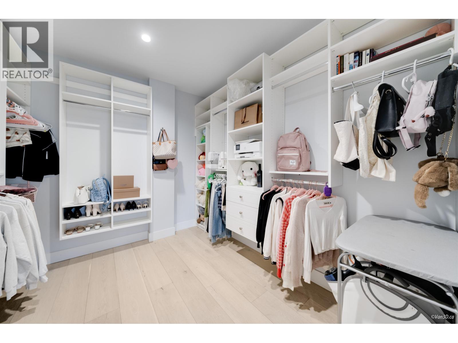 656 BLUE MOUNTAIN STREET, Coquitlam