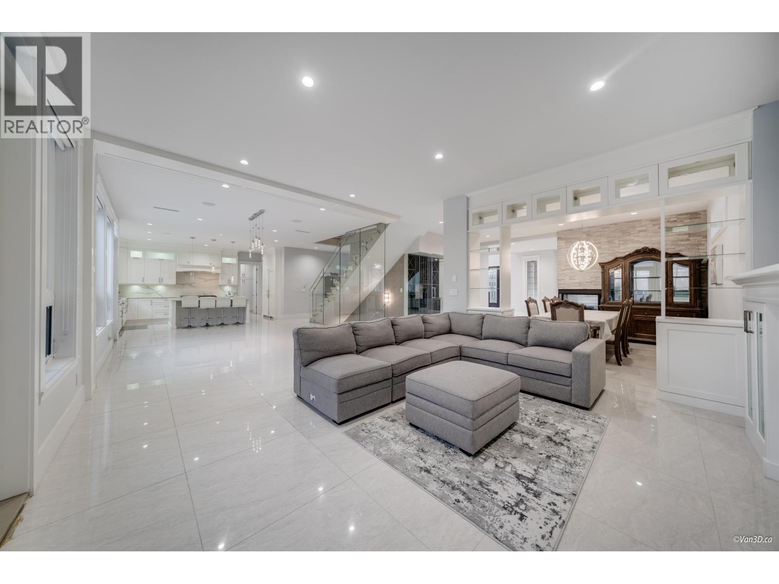 656 BLUE MOUNTAIN STREET, Coquitlam