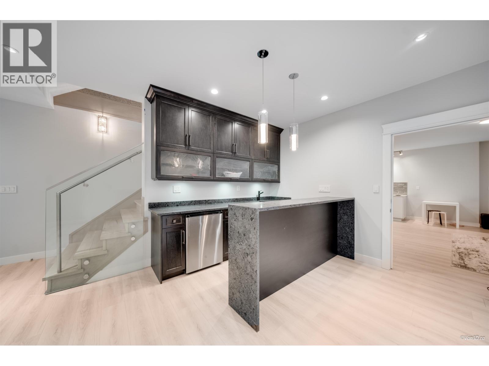 656 BLUE MOUNTAIN STREET, Coquitlam