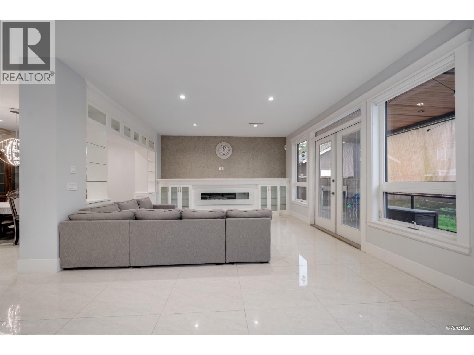 656 BLUE MOUNTAIN STREET, Coquitlam