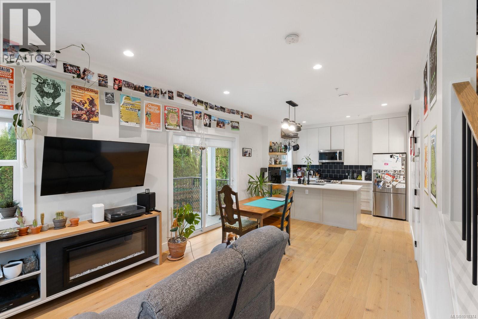 6 937 Colville Rd, Esquimalt