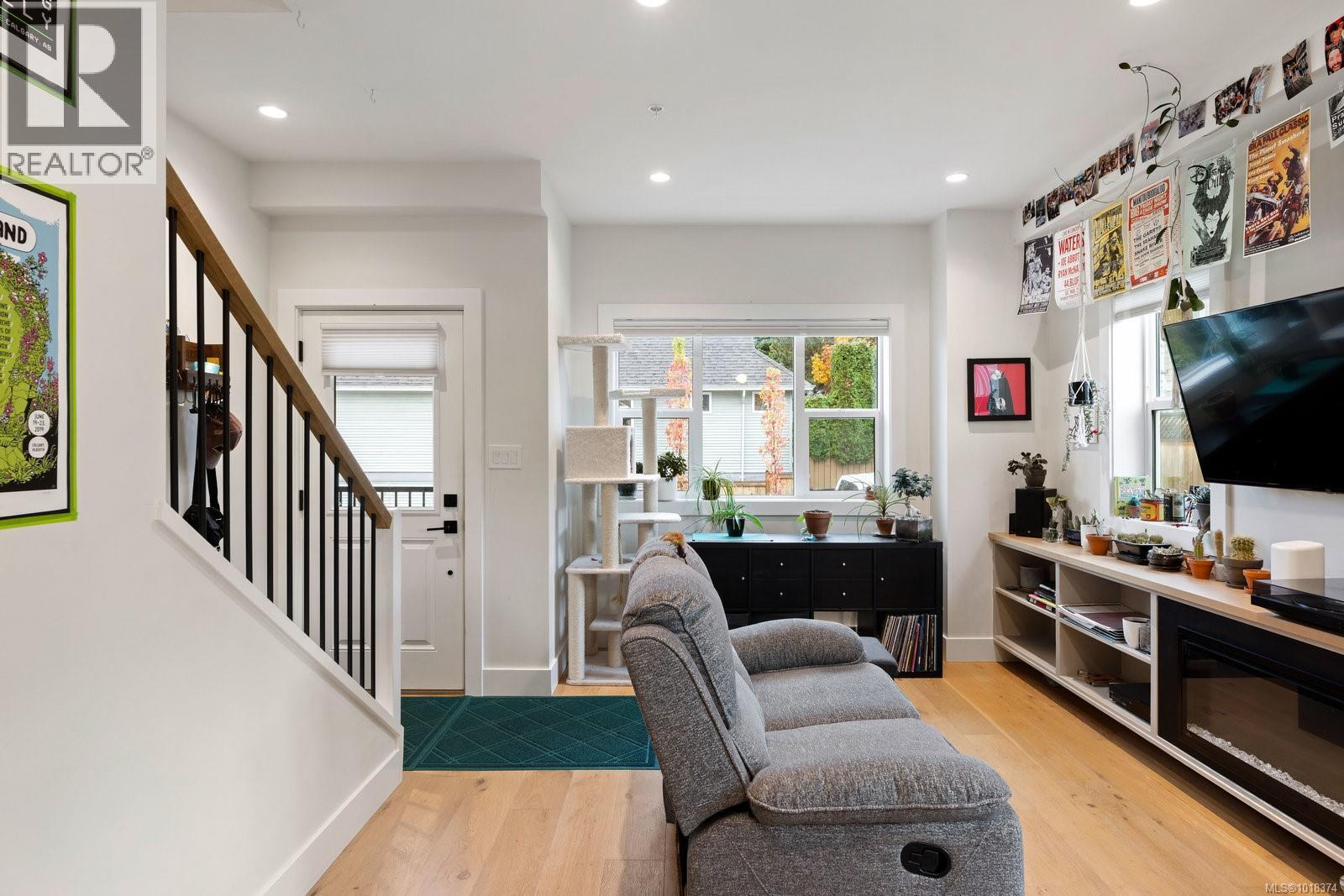 6 937 Colville Rd, Esquimalt