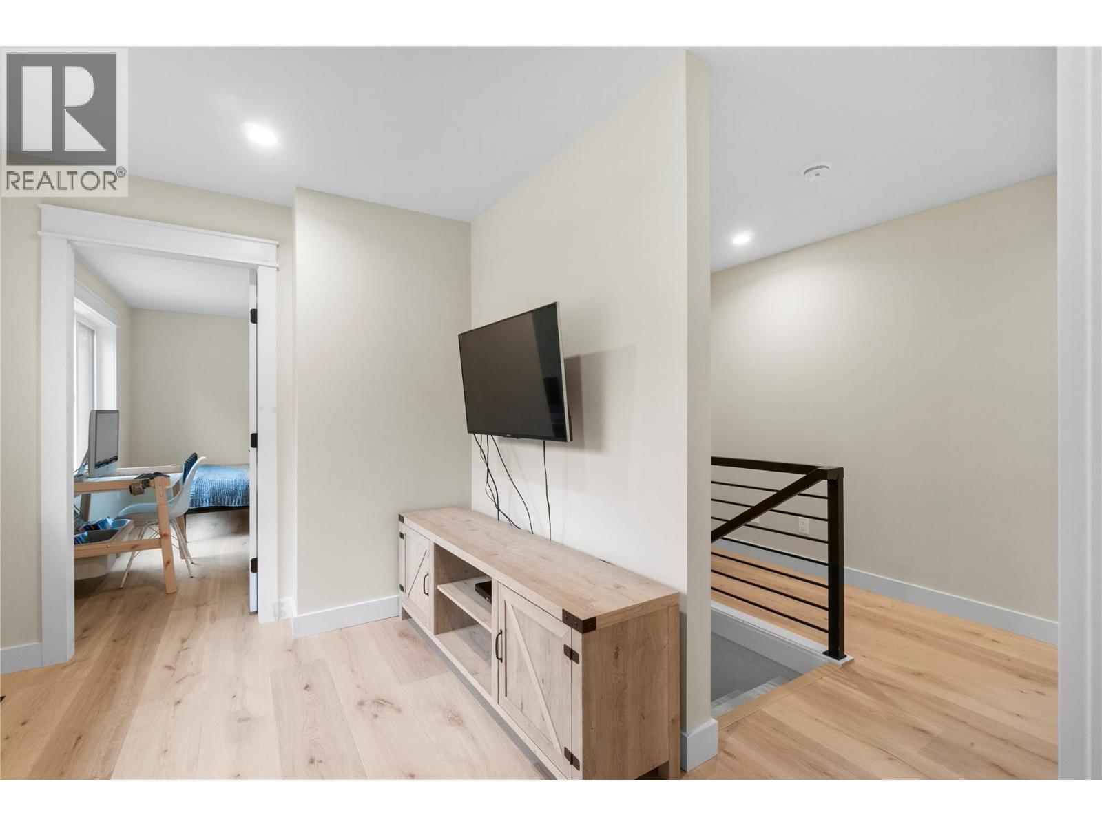  2270 Lions Ridge Road, Celista