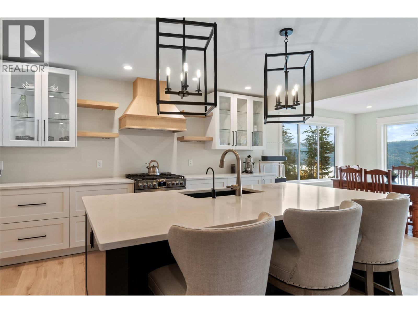  2270 Lions Ridge Road, Celista