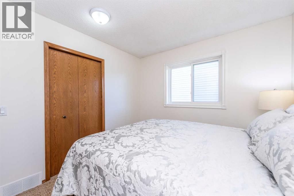 Single Family House Bungalow for Sale in  Douglas Woods Drive SE Douglasdale/Glen Calgary 