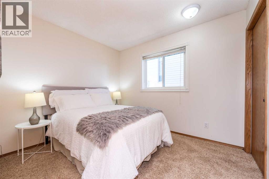 Single Family House Bungalow for Sale in  Douglas Woods Drive SE Douglasdale/Glen Calgary 