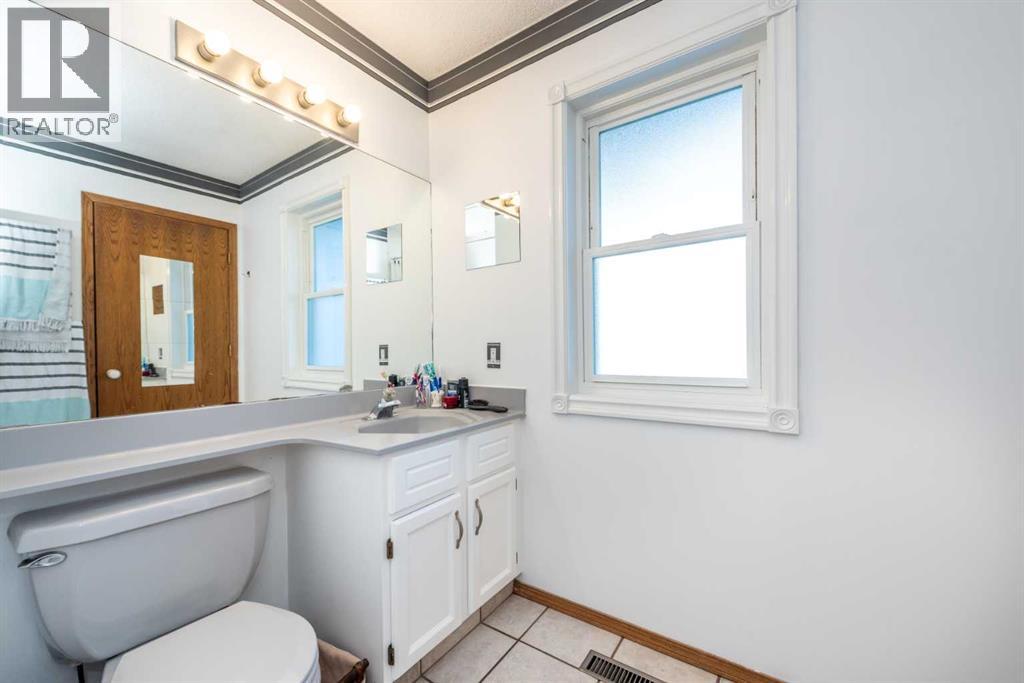 Single Family House Bungalow for Sale in  Douglas Woods Drive SE Douglasdale/Glen Calgary 