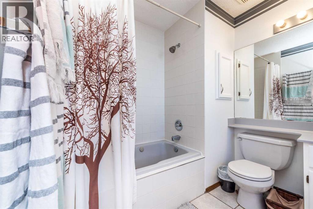 Single Family House Bungalow for Sale in  Douglas Woods Drive SE Douglasdale/Glen Calgary 