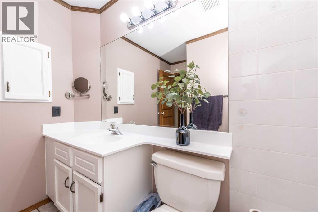 Single Family House Bungalow for Sale in  Douglas Woods Drive SE Douglasdale/Glen Calgary 