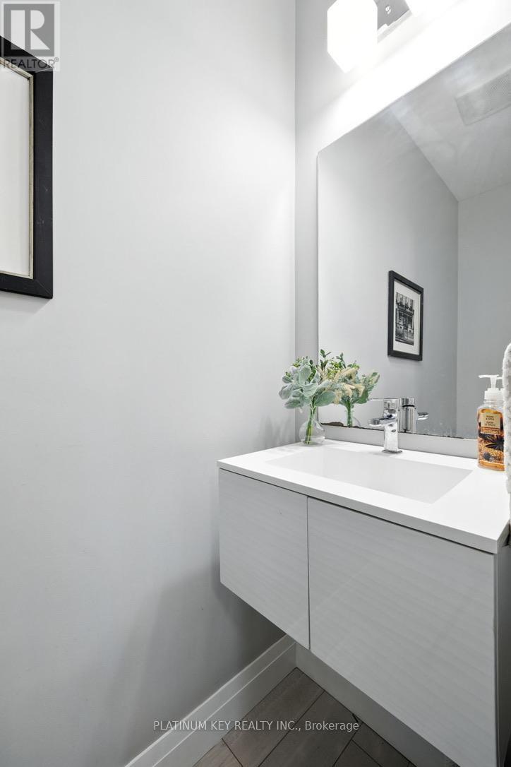 Single Family House for Sale in  SNYDERS AVENUE Central Elgin (Belmont) 