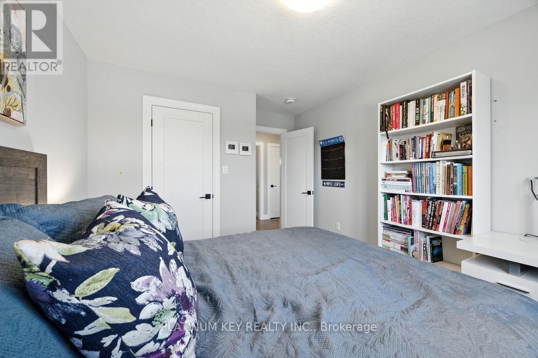 Single Family House for Sale in  SNYDERS AVENUE Central Elgin (Belmont) 