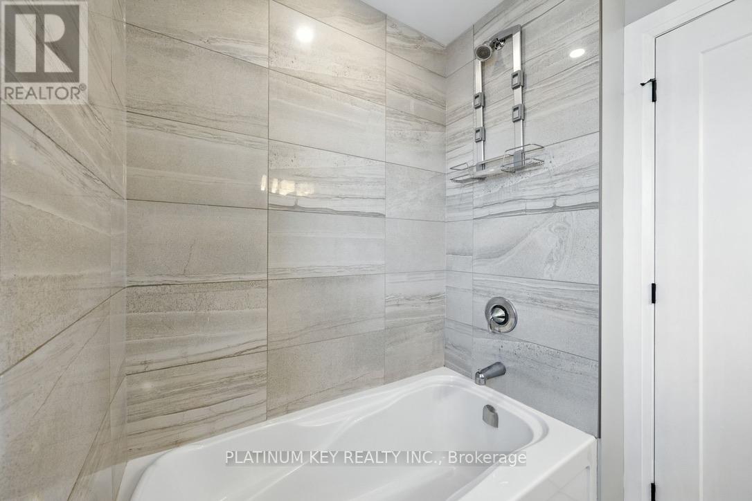 Single Family House for Sale in  SNYDERS AVENUE Central Elgin (Belmont) 