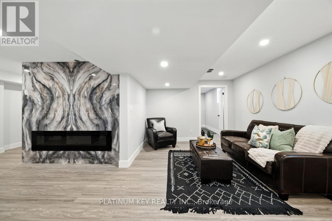 Single Family House for Sale in  SNYDERS AVENUE Central Elgin (Belmont) 