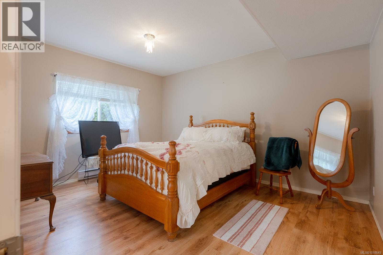 A 280 Binnacle Rd, Bamfield