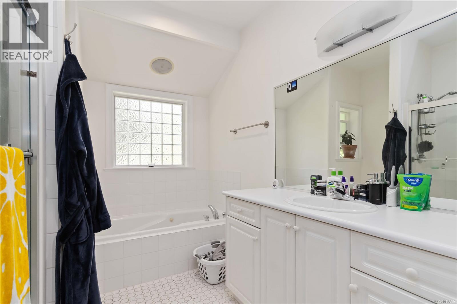  808 Jagdeep Place, Saanich