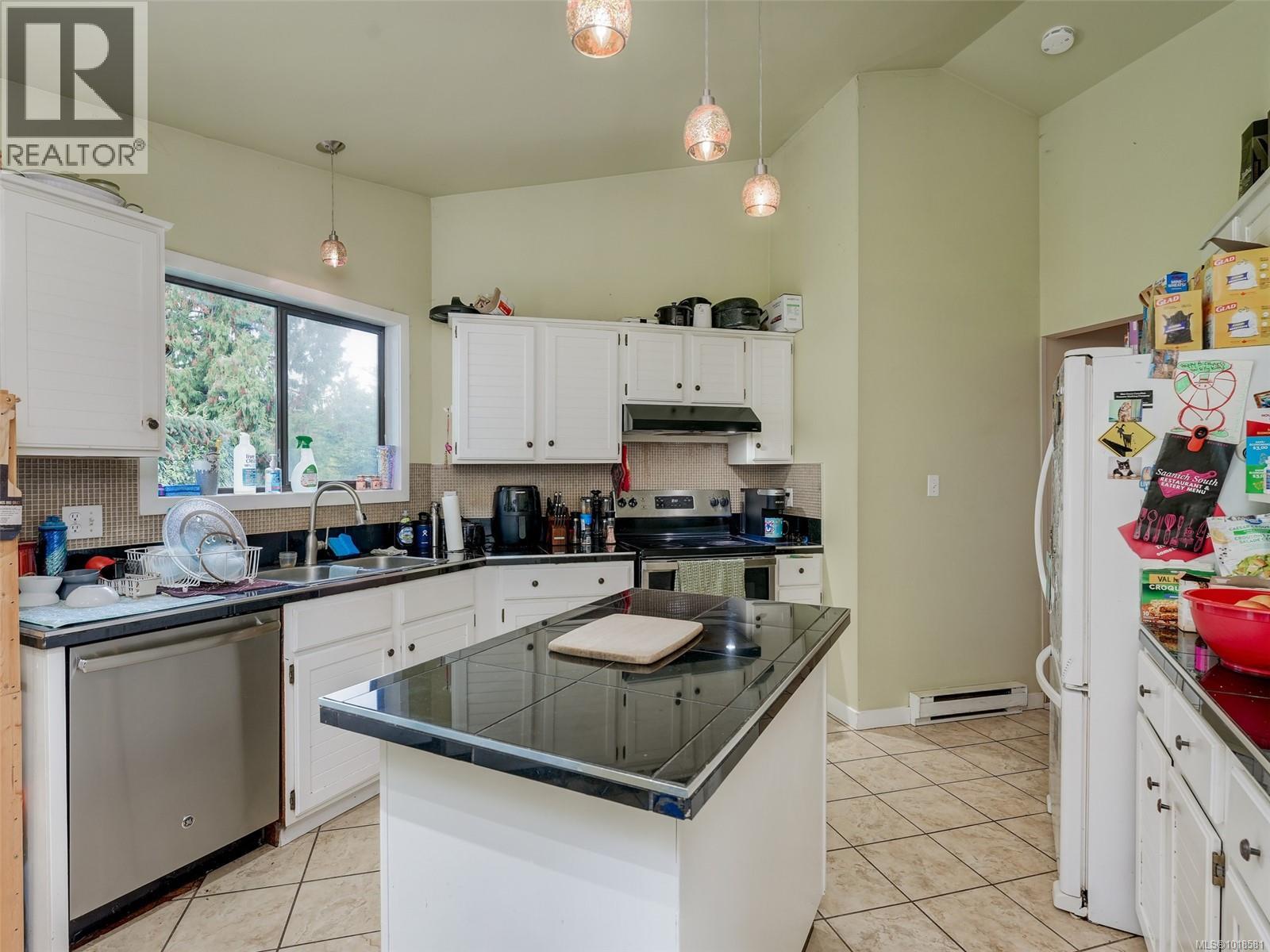 1544 GRANADA CRES - 6