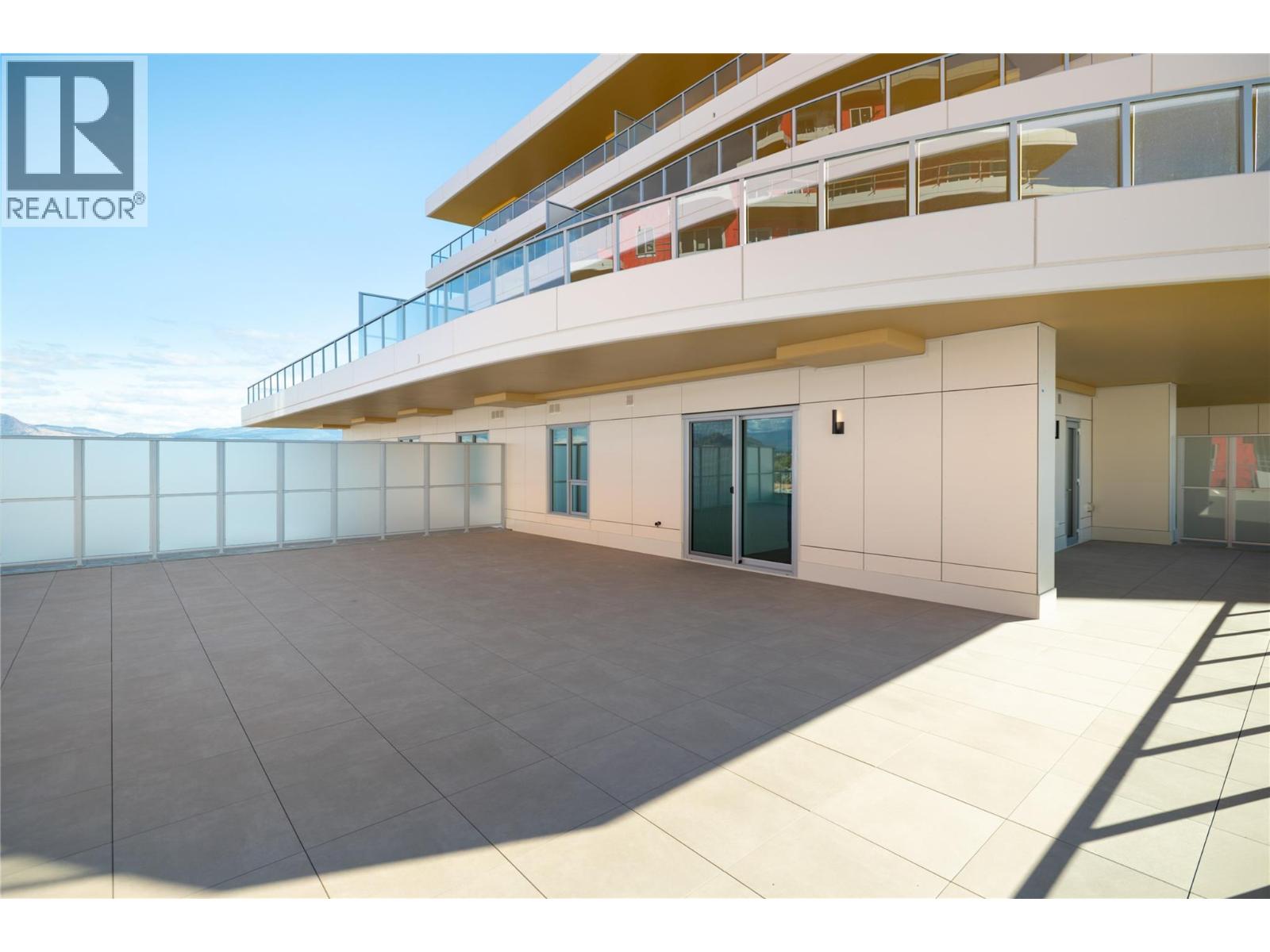 #715 3340 LAKESHORE ROAD - 18