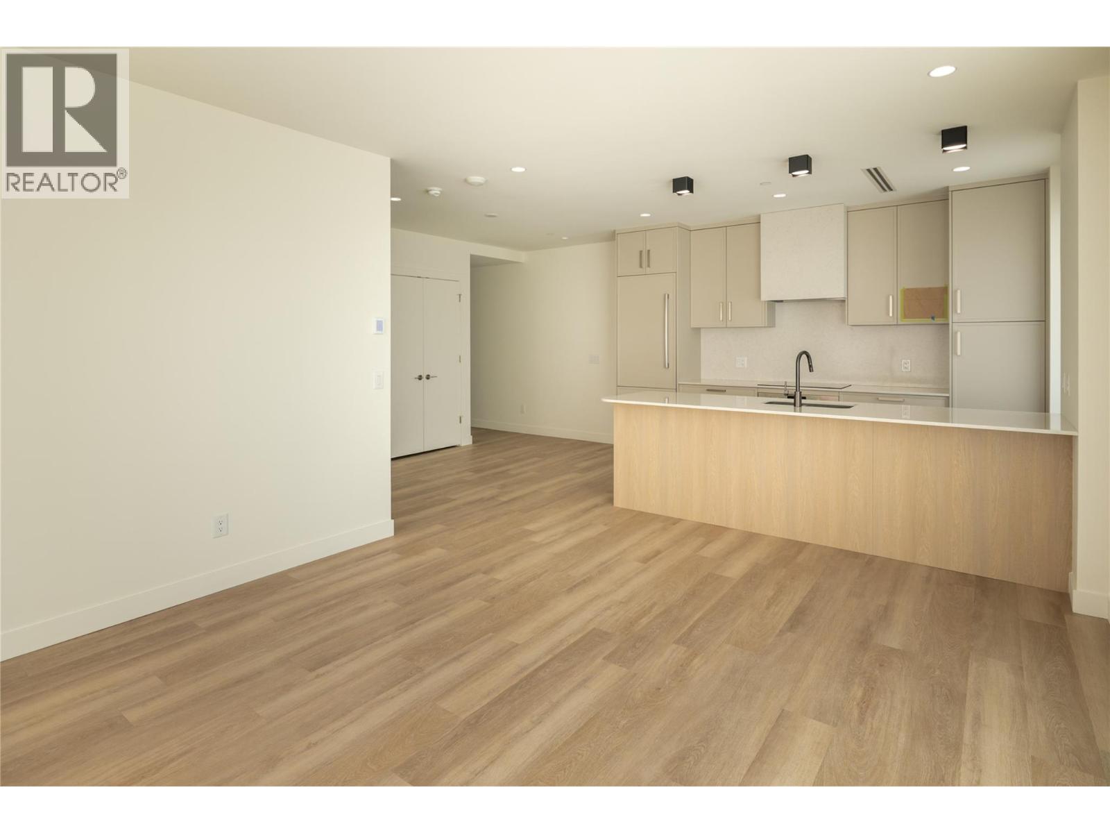 #715 3340 LAKESHORE ROAD - 4